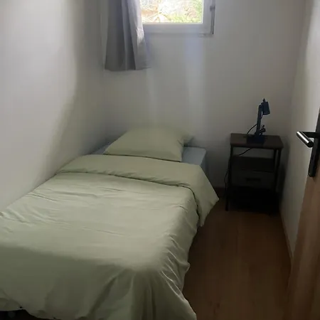 Edendebruges 아파트 *